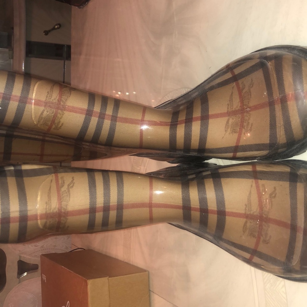 Rain boots great condition no box box worn